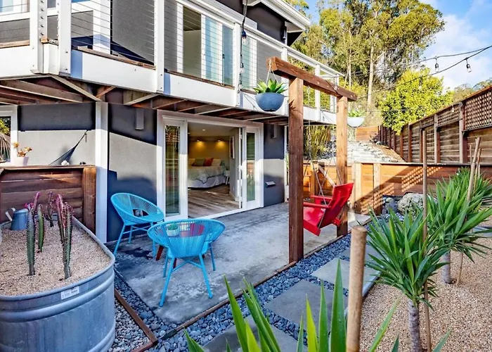 Coastal Zen Cottage - Walk To Beach